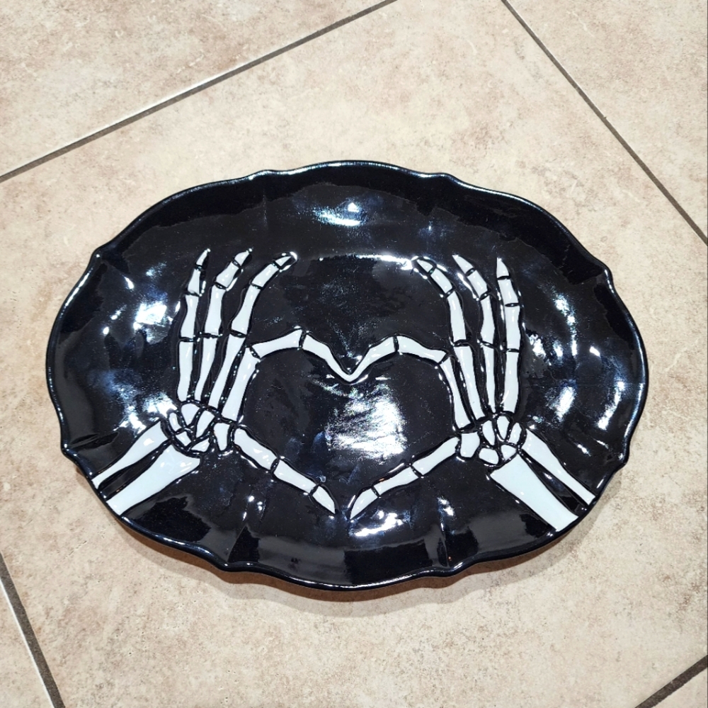 Spooky Halloween black ceramic Platter with Bone heart hands NEW